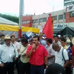 El mitín de la movilización de hoy se realizó sobre la avenida central porque el parque fue ocupado por una "feria". Foto: Chiapas Paralelo