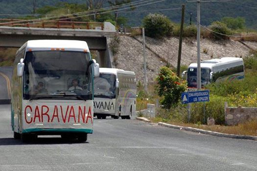 Caravana de familiares y compañeros de los 43 desaparecidos de Ayotzinapa llega a Chiapas. Foto: Radio Pozol