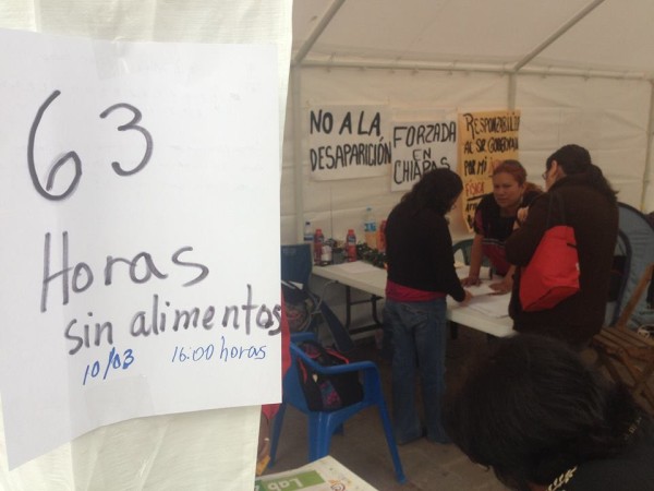 Huelguista exige investigación pronta, imparcial, exhaustiva y eficaz por los delitos de Tortura, Privación de la Libertad y Feminicidio en grado de tentativa cometidos en agravio de Luisa Margaret Castillo Mora. Foto: Cortesía