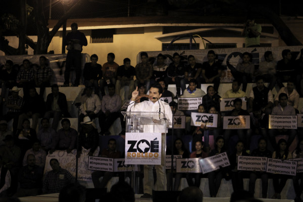 El senador del PRD, Zoé Robledo rindió su segundo informe de actividades en el parque San Roque. Foto: Francisco López Velásquez/ Chiapas PARALELO.