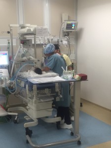 Médicos especialistas al cuidado de los pequeños afectados tras las vacunas que les puso el IMSS hace 10 días.