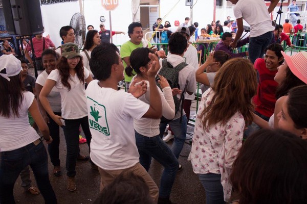 En el campamento del Partido Verde todo el tiempo hay música y animadores. Foto: Patricia Montesinos/ Chiapas PARALELO.