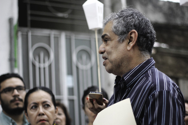 El historiador Roberto Ramos Maza ofreció el recorrido por los cuatro barrios de Tuxtla.