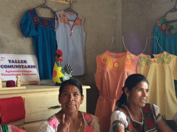 Durante dos años las mujeres se han capacitado y han compartido sus saberes ancestrales para dar origen a una marca propia. Foto: Cortesía