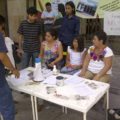 Ciudadan@s colectando firmas en contra de la privatización de Smapa. Foto: Isaín Mandujano/ Chiapas PARALELO.