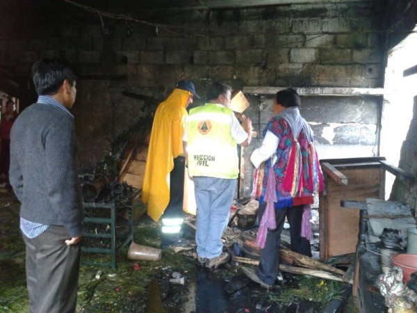 Quedó destruida la vivienda de Mariano de Jesús Pérez Pérez, alcalde tradicional de Zinacantán. Foto: Amalia Avendaño/Chiapas PARALELO