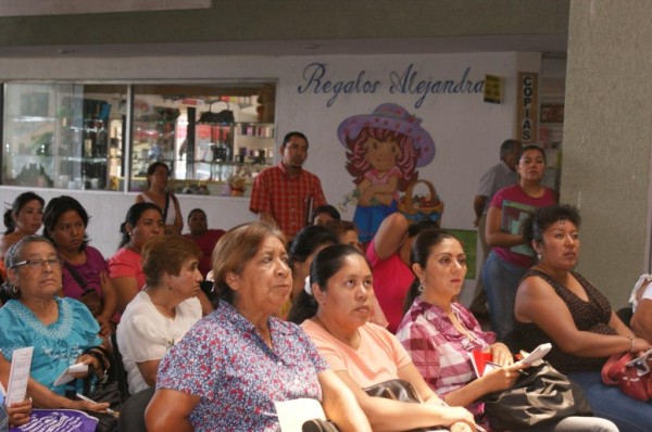 Las mujeres ocupan más horas de su tiempo a las tareas del hogar que los hombres. Foto: Icoso/Chiapas PARALELO