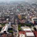  Incluso podría usted pensar que quienes gobiernan Chiapas no son sino una bola de imberbes púberes e idiotas jugando, y mal, a Simcity en la ciudades de Tuxtla, San Cristóbal y Comitán.  Y no le faltarían ni razón ni argumentos.