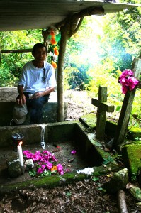 El padre de Minerva espera algún día encontrar sus restos y sepultarlos en la tumba que cavó para ella. Foto: Ángeles Mariscal/Chiapas PARALELO