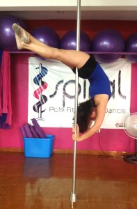 Indica que hacer pole dance a las mujeres que llegan a dominar el tubo les da mucha satisfacción, fortaleza física, seguridad y les ayuda en el autoestima. Foto: Isaín Mandujano/Chiapas PARALELO