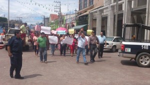 En Villaflores, las madres de familia "acarreadas" para protestar, terminaron dando el grito de apoyo al movimiento magisterial. 