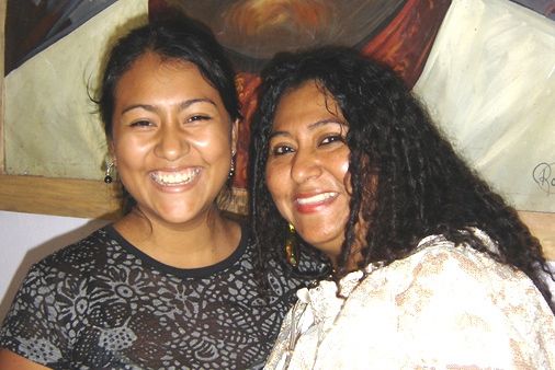 Adela y su hija Tania. Foto: Cortesía/Chiapas PARALELO