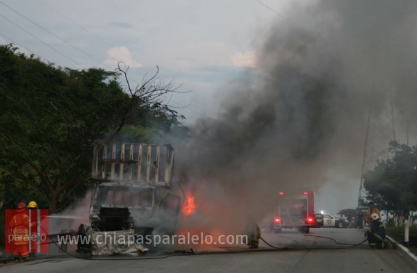 El incendio ya fue controlado por los bomberos. Foto: Isaín Mandujano/Chiapas PARALELO.