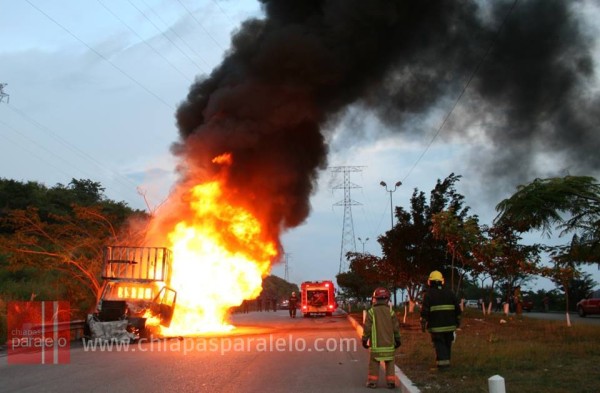La detonación que causó la exploción del camión se escuchó en las colonias cercanas. Foto: Isaín Mandujano/Chiapas PARALELO.