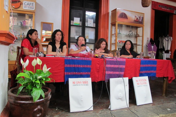 Integrantes de diversas organizaciones como el Colectivo de Mujeres de San Cristóbal, participan en esta campaña. Foto: Carlos Herrera/Chiapas PARALELO. 