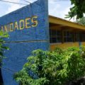 Estudiantes de la Facultad de Humanidades cierran el lugar. Foto: Cortesía 