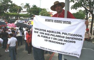 Padres de familia como don Julio Cruz Mayorga, salieron a dar su apoyo al movimiento magisterial. 