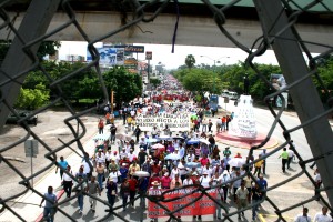 Reiteraron que no levantarán el plantón hasta que Peña Nieto desista de publicar la  Ley General del Servicio Profesional Docente. 