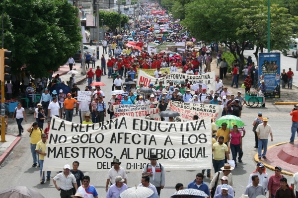 Miles de maestros de Chiapas  salieron a marchar en el marco dela movilización de la Insurgencia Magisterial convocado a nivel nacional en 22 estados del país. 