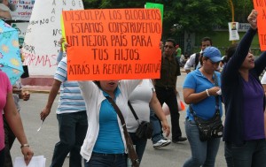 La larga columna humana superaba los tres kilómetros desde la plaza central de Tuxtla hasta la fuente de La Diana La Cazadora.