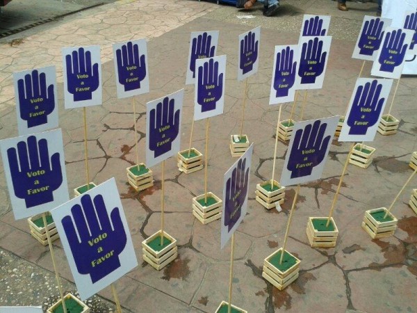 Frente al Congreso del Estado, las integrantes de Ddsser pidieron ayer despenalizar el aborto. Foto: Cortesía/ Chiapas PARALELO. 