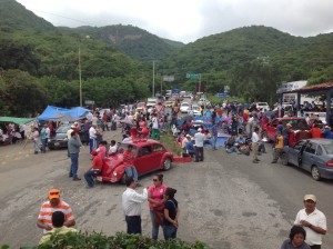 Bloqueo en la salida a San Fernando. Foto: Isaín Mandujano/Chiapas PARALELO