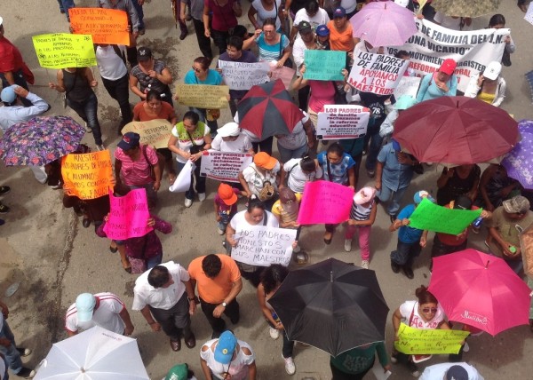 Supervisores y jefes de sector denuncian que gobierno pretende suspender salarios y realizar despidos para debilitar al movimiento magisterial. Foto: Isaín Mandujano/Chiapas PARALELO
