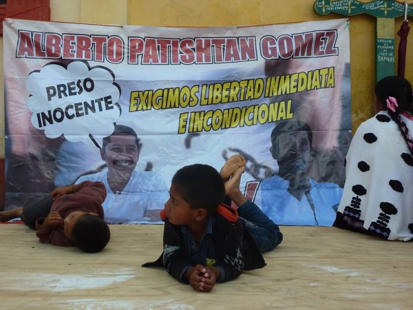 Indígenas ayunan frente a la Catedral de San Cristóbal, también para pedir solución al desplazamiento forzado de habitantes de Chenalhó: Foto: Red de Medios Libres