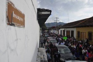 Miles marcharon hoy en San Cristóbal de las Casas en apoyo al movimiento magisterial. Foto: Carlos Cordero/Chiapas PARALELO.