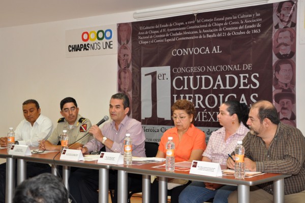 En conferencia de prensa, el director de Coneculta, Juan Carlos Cal y Mayor anunció el Congreso Nacional de Ciudades Heroicas. Foto: Cortesía/ Chiapas PARALELO.