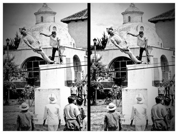 “Destacamos la importancia de compartir nuestro pensamiento y participar con nuestra voz y acciones concretas en el destino de nuestro país. Por eso hoy decimos: Aquí estamos”. Foto: Derribo de la estatua Diego de Mazariegos en 1992, San Cristóbal de las Casas.