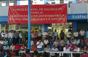 Padres de familia conformaron un comité de apoyo al movimiento magisterial. Foto: Cortesía