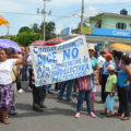 Campesinos marchan y bloquean carretera para exigir no se permita construcción de hidroeléctricas. Foto: Cesar Rodríguez/Chiapas PARALELO