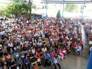 Lo padres de familia acordaron no aceptar a los maestros interinos y recuperar los días de clase una vez que reanuden labores maestros y maestras paristas.