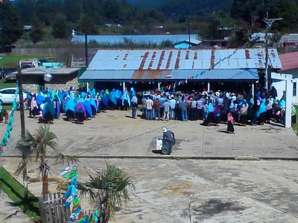 Asamblea en Mitzitón para crear la primera Policía Comunitaria en Chiapas. 