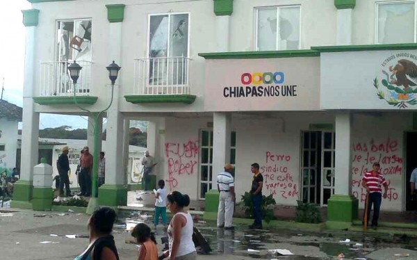 Queman y saquean la presidencia municipal de Altamirano. Foto: Cortesía/Chiapas PARALELO