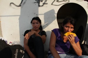 Mujeres migrantes en ruta. Foto: Moysés Zúñiga/Chiapas PARALELO