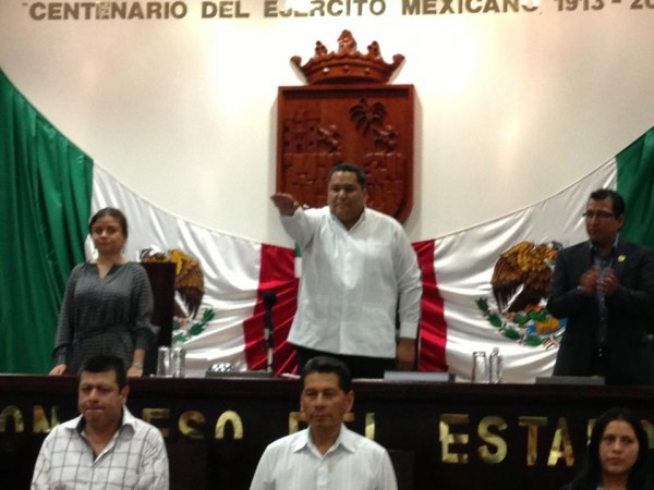 Toman protesta los nuevos integrantes de la mesa directiva del Congreso Local. 