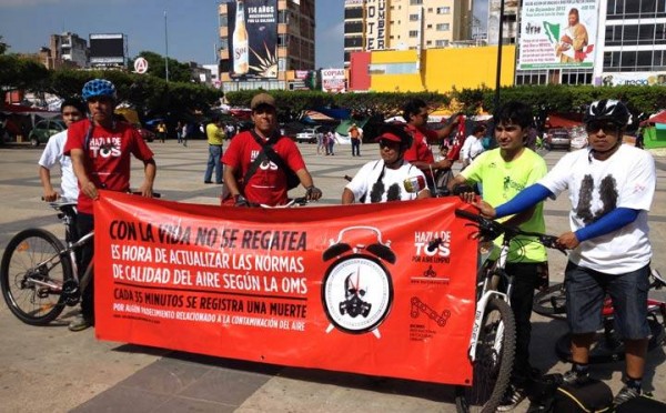 Los integrantes de Tuxtla en Bici realizaron una protesta ayer en la plaza central de la ciudad. Foto: Cortesía/ Chiapas PARALELO.