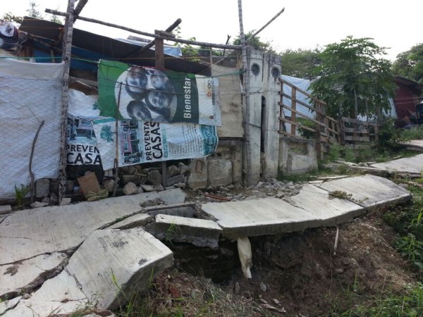 Casas ubicadas en la zona de las laderas sur y norte de  la Reserva El Zapotal, se encuentran en zona de riesgo. Foto: Benjamín Alfaro