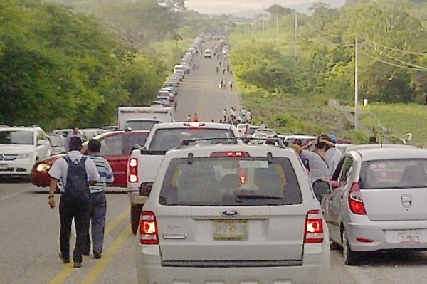 Para llegar al aeropuerto usuarios deben pasar tres retenes. Foto: Isaín Mandujano/Chiapas PARALELO