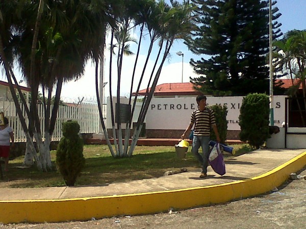 Durante cinco día maestros mantuvieron un plantón en las afueras del centro de almacenamiento de PEMEX en Tuxtla, Chiapas: Foto: Ángeles Mariscal/Chiapas PARALELO