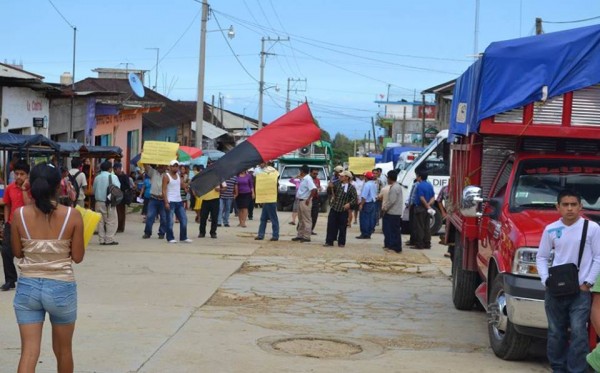 Las manifestaciones magisteriales contra la Reforma Educativa se han mantenido constantes durante los últimos 32 días. Foto: Cortesía, marcha Tumbalá.