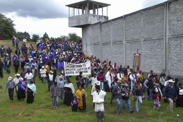 Pegrinación en pro de la libertad de Alberto Patishtán en el penal de San Cristóbal de Las Casas. Foto: Moysés Zúñiga/Chiapas PARALELO