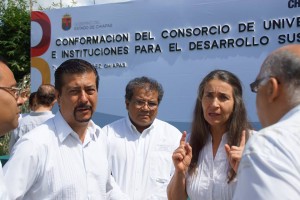 Julia Carabias con el delagado de la Semarnat en Chiapas. Foto: Cortesía