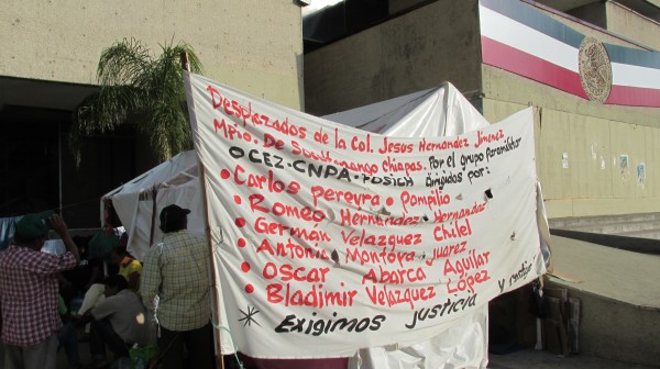 Desde el 07 de Octubre las 19 familias están en plantón afuera de Palacio de Gobierno. Foto: Sandra de los Santos/Chiapas PARALELO.