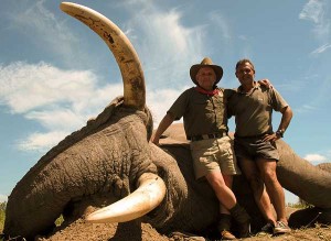 Pariente Gavito y su compañero de cacería Willy McDonald. Foto: The Hunting Report. 