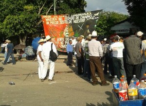 Campesinos productores de maíz de varios municipios como Venustiano Carranza, La Concordia, Villacorzo, Villaflores, Parral y otros adheridos a la citada Unión, bloquearon varios tramos carreteros en Chiapas. Foto: Chiapas PARALELO