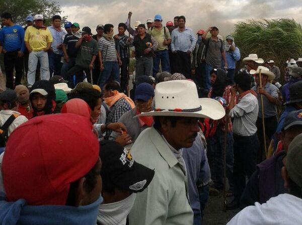 Miles de campesinos productores de maíz, durante manifestación para exigir mejora al precio de garantía del maíz.