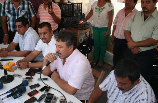 Líderes de la Sección VII del SNTE señalaron que la firma del acuerdo con el gobierno estatal no incluyó levantar el plantón. Foto Isaín Mandujano/Chiapas PARALELO